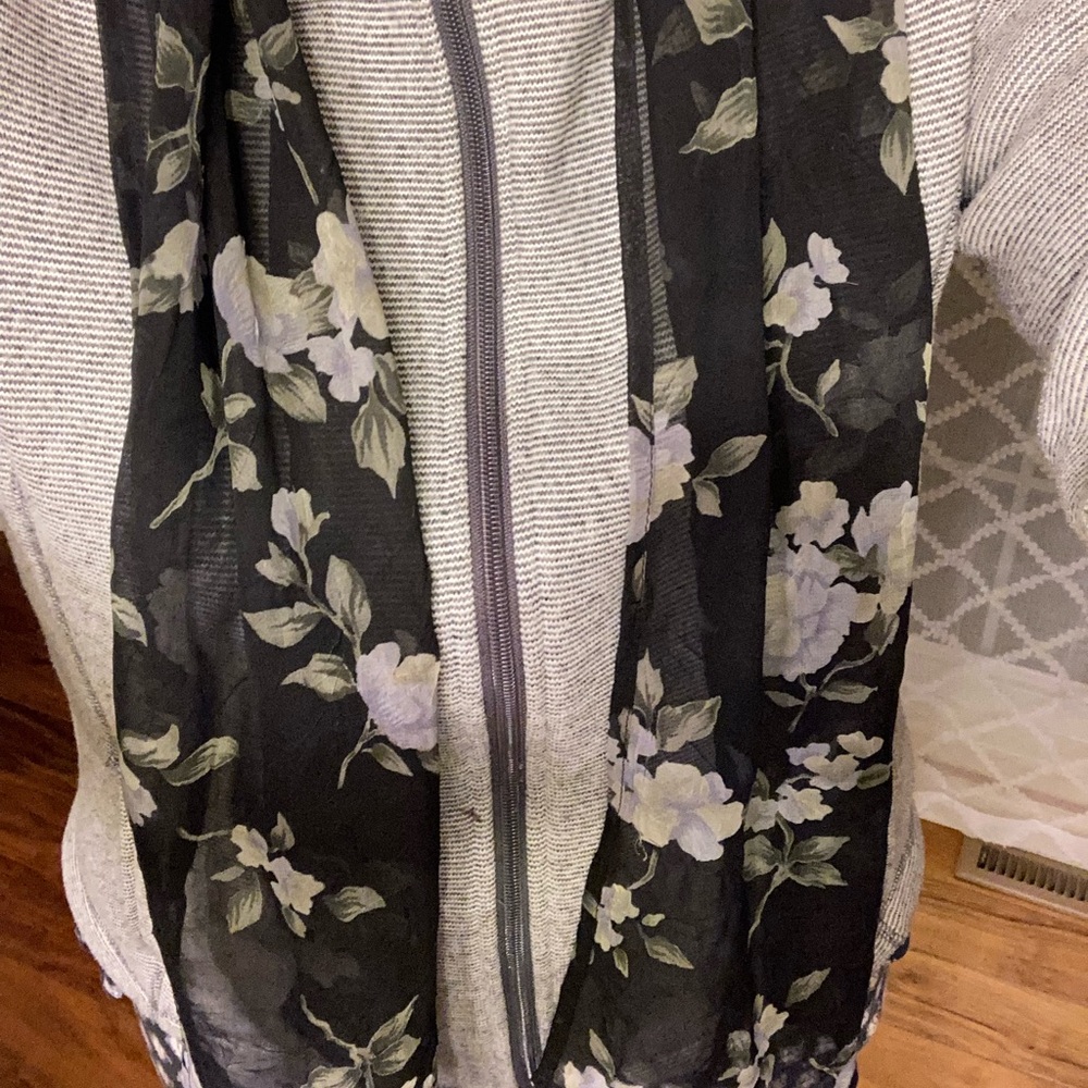 Ladies scarf black/purple floral silk feeling shifting scarf